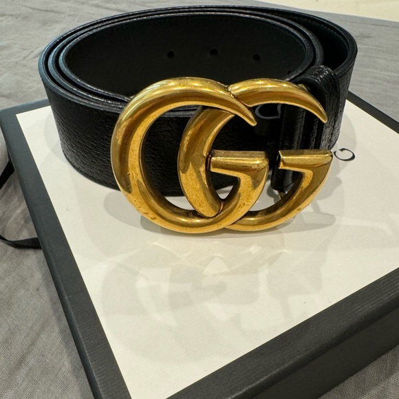 Gucci Leather belt with Double G
buckle GG MARMONT WIDE BELT
Size: 85 - Picture 11 of 13